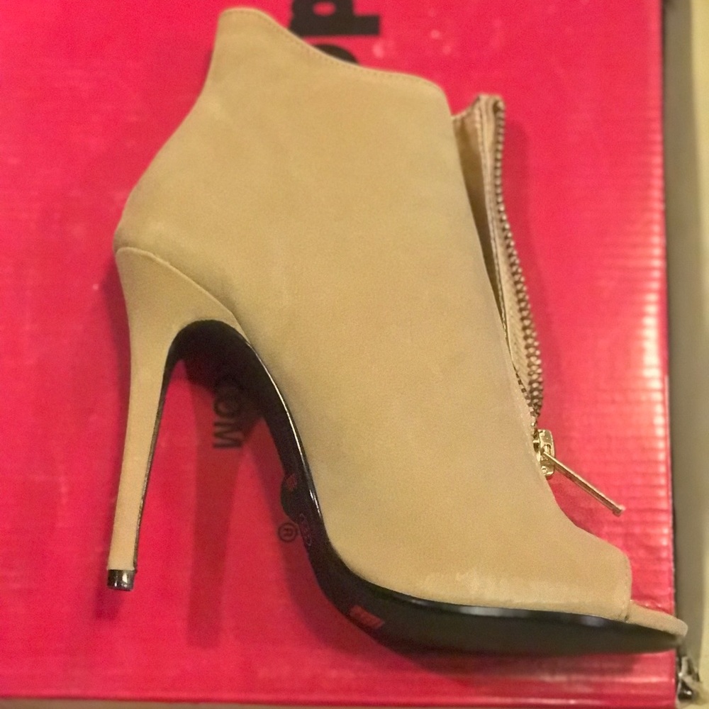 Tan Bootie open toe (Brand New)